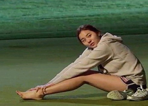 23日の夜11時に放送される韓国tvNドラマ「BIRDIE BUDDY（バーディー・バディ）」でヒロインを演じるガールズグループ「AFTERSCHOOL」（アフタースクール）のユイが第6話で脚線美を見せる。
