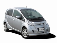 光岡自動車は25日、電気自動車（EV）「雷駆」（ライク）のマイナーチェンジを行い、26日から発売すると発表した。