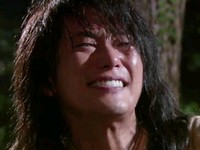 韓国KBSの水木ドラマ「姫の男」で、護送船の中で九死に一生を得たスンユ（パク・シフ）。生きる意欲を失くしていた彼だったが、父親を殺した犯人を発見したとたん復讐心に火がつき再び「ダークスンユ」として起き上った。
