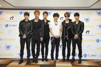 BEAST、4Minute、G.NAを擁するCUBEエンタテインメントが25日、日本武道館でファミリ―コンサートを開催し、会場に集まった9500人のファンを熱狂させた。写真は記者会見時のBEAST。