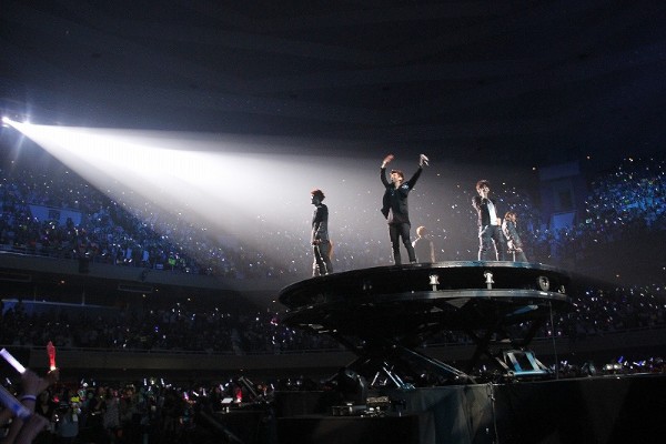 BEAST、4Minute、G.NAを擁するCUBEエンタテインメントが25日、日本武道館でファミリ―コンサートを開催し、会場に集まった9500人のファンを熱狂させた。写真はライブ中のBEAST。
