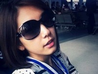 26日、中国に出発したパク・シネが出国前に自身のツイッターで「LETV授賞式出席のため中国に行ってきま～す！ドキドキ」というコメントとともに自分撮りの写真を公開した。