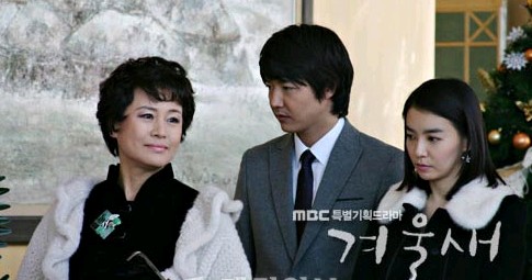 25日に放送された韓国MBCの水木ドラマ「負けてたまるか！」では、ヨン・ヒョンウ（ユン・サンヒョン）と義母ユ・ジョンナン（パク・ウォンスク）の出会いが目を引いた。
