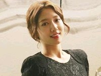 韓国女優パク・シネが26日に中国で盛大に開かれた「2011LETV映画＆ドラマ授賞式」でアジア人気スター賞を受賞するという栄誉に輝いた。