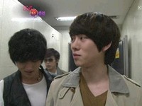 27日に放送された韓国2TV「芸能街中継」で、最近ミュージックバンクに出演した韓国男性アイドルグループ「SUPER JUNIOR」（スーパージュニア）のメンバー、キム・ヒチョルの姿が公開された。
