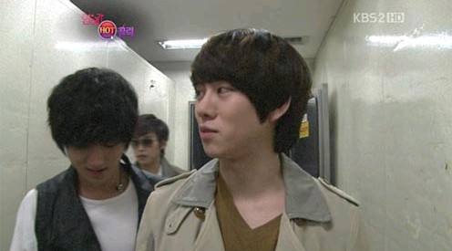 27日に放送された韓国2TV「芸能街中継」で、最近ミュージックバンクに出演した韓国男性アイドルグループ「SUPER JUNIOR」（スーパージュニア）のメンバー、キム・ヒチョルの姿が公開された。
