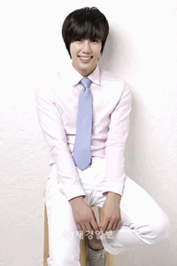 男性アイドルグループ「SS501」(ダブルエスゴーマルイチ)メンバーで、ソロ歌手として人気を集めているパク・ジョンミンが、韓国MBCエブリワンの「ジョン・ボソクの淸潭洞夜中1時」に出演した。 男性アイドルグループ「SS501」(ダブルエスゴーマルイチ)メンバーで、ソロ歌手として人気を集めているパク・ジョンミンが、韓国MBCエブリワンの「ジョン・ボソクの淸潭洞夜中1時」に出演した。