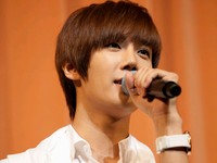 男性アイドルグループ「SS501」のパク・ジョンミンが、デビュー前に偽スカウト会社に騙されたことがあると告白した。