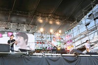 韓国の4人組人気アイドルバンドCNBLUEが27日に音楽フェス「音楽と髭達 2011-Message」に参加し、1万5000人余りの観客を熱狂させた。
韓国の4人組人気アイドルバンドCNBLUEが27日に音楽フェス「音楽と髭達 2011-Message」に参加し、1万5000人余りの観客を熱狂させた。
