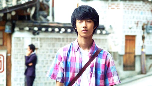韓国男性アイドルグループ「大国男児」のメンバー、Jay(ジェイ)が、韓国映画「海(パダ)」の感受性の豊かな主人公の少年テソン役でスクリーンデビューを飾った。