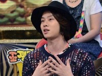 韓国男性アイドルグループ「SUPER JUNIOR」(スーパージュニア）のメンバー、キム・ヒチョルの軍入隊を控え、メンバーたちが涙を見せた。
