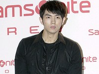 「サムソナイト・レッド2011FW新製品」のトリックアートプレゼンテーションが、30日午後ソウル論峴洞のINTERWIRED展示場で開催された。イベントには女優パク・ハンビョルと男性アイドルグループ「2AM」のイム・スロンが参加し、会場に輝きを放っていた。