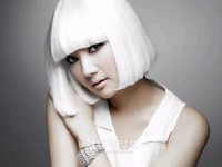 人気韓国女優パク・ミンヨンが、トップスターの聖域だと言われるスマートフォン業界のイメージングモデルに抜擢され「コマーシャルの女王」の底力を見せた。 人気韓国女優パク・ミンヨンが、トップスターの聖域だと言われるスマートフォン業界のイメージングモデルに抜擢され「コマーシャルの女王」の底力を見せた。