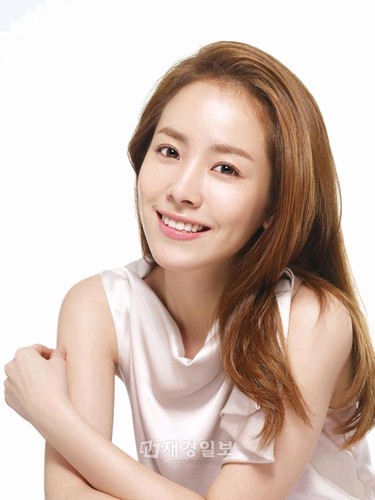 韓国女優ハン・ジミンが、韓流スター、チャン・ドンゴン、ヒョン・ビン、トップ女優のシン・ミンアが所属しているAMエンターテインメントと専属契約し、所属事務所を移籍した。写真 = AMエンターテイメント
