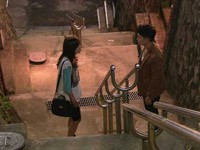 チャ・ジホン（チソン）とノ・ウンソル（チェ・ガンヒ）のロマンチックな階段キスシーンが関心を集める「ボスを守れ」で、いつもの秘書スタイルではないチェ・ガンヒのファッションが視聴者の目を引いた。