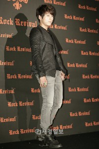 31日、韓国ソウル・チョンダム洞のクラブヘブンでデニムブランド「Rock Revival」のランチングファッションショーおよびパーティーが開かれ、女優のイ・ダヘ、ソ・イヒョン、リュ・スヨン、東方神起のチャンミン、モデルのユン・ジウクが出席した。写真はリュ・スヨン。