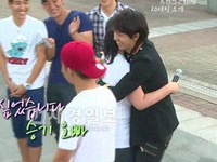 韓国KBS「ハッピーサンディー1泊2日」で行われた1歳から102歳までの視聴者100名が集う視聴者ツアー第3弾で、歳を問わずに女性視聴者たちから最も愛されたのはイ・スンギだった。 韓国KBS「ハッピーサンディー1泊2日」で行われた1歳から102歳までの視聴者100名が集う視聴者ツアー第3弾で、歳を問わずに女性視聴者たちから最も愛されたのはイ・スンギだった。