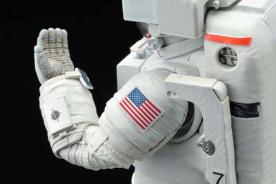 国際宇宙ステーションで活躍する「船外活動用宇宙服」をプラモデルで再現したバンダイの「1/10 ISS船外活動用宇宙服」