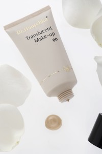 究極のオーガニックコスメブランド Dr.ハウシュカのリキッドファンデーションに待望の新色登場！