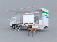 4温度帯の販売設備を搭載した移動コンビニ「ファミマ号」（写真：ファミリーマート　提供）
