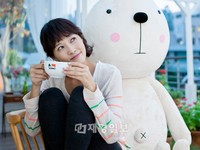 韓国SBSの週末ドラマ「女の香り」ヒロインのキム・ソナが韓国味の素「VONOスープ」のモデルとなり、明るく温かい魅力を披露する。