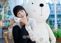 韓国SBSの週末ドラマ「女の香り」ヒロインのキム・ソナが韓国味の素「VONOスープ」のモデルとなり、明るく温かい魅力を披露する。 韓国SBSの週末ドラマ「女の香り」ヒロインのキム・ソナが韓国味の素「VONOスープ」のモデルとなり、明るく温かい魅力を披露する。