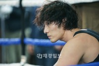 韓国俳優ソ・ジソプが初挑戦した恋愛映画「ただ君だけ」の非公開スチール写真が公開された。写真=51k