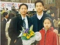イ・スンギ、学生時代の家族写真 「お父さんに似ている」と話題