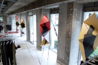 ELTTOB TEP ISSEY MIYAKE / GINZA, SEMBA– 柴田文江氏による新ウィンドウディスプレイがスタート