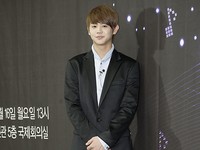 韓国で秋夕（仲秋の名月）の連休のあいだも休むことなくファンへ送り続けたスターたちのメッセージが話題となっている。