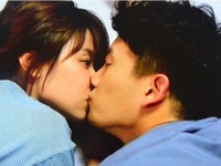 韓国SBSの水木ドラマ「ボスを守れ」のチャ・ジホン（チソン）とノ・ウンソル（チェ・ガンヒ）は既に4回目のキスシーンを演じ、「キスシーン最多カップル」と言われ話題となっている。 