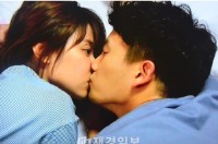 韓国SBSの水木ドラマ「ボスを守れ」のチャ・ジホン（チソン）とノ・ウンソル（チェ・ガンヒ）は既に4回目のキスシーンを演じ、「キスシーン最多カップル」と言われ話題となっている。 