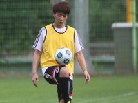 韓国男性歌手グループ「BEAST」(ビースト)のユン・ドゥジュンが膝を負傷した。写真=韓国MBCドラマ「1000回のキス」のスチール