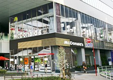 マクドナルド、24日と25日にバーガー類1個買えば「ハンバーガー無料券」配布（画像提供：財経新聞社）