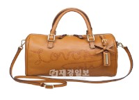 韓国女優ハン・ヒョジュが、サムスンのコンパクトデジタルカメラ「ミラーポップ(Mirror POP)」の広告で話題になっている。