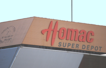 ホームセンターの「ホーマック」や「カーマ」などを運営するＤＣＭホールディングス＜３０５０＞（東１）は２１日、３０円高の６１０円まで上げて３営業日ぶりに急反発している。