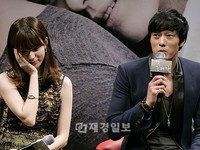 韓国映画「ただ君だけ」の製作報告会が20日午後、ソウル鴨鴎亭CGVで行われた。この日、映画主演の俳優ソ・ジソプと女優ハン・ヒョジュが参加した。