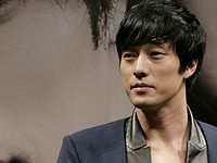 韓国映画「ただ君だけ」の製作報告会が20日午後、ソウル鴨鴎亭CGVで行われた。この日、映画主演の俳優ソ・ジソプと女優ハン・ヒョジュが参加した。