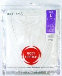 首都圏のセブン-イレブン店舗で10月から販売を始める「ボディヒーター 紳士半袖V 首T シャツ」