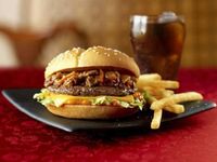 プルコギを、バーガースタイルに仕上げた韓国風「KBQバーガー」（画像提供：日本マクドナルド）
