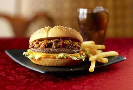 プルコギを、バーガースタイルに仕上げた韓国風「KBQバーガー」（画像提供：日本マクドナルド）
