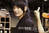 韓国KBS2ドラマ『姫の男』で完朝男(完璧な朝鮮男子)として女心を揺さぶるパク・シフの清純な雰囲気が魅力的なオフショット写真が公開された。写真=HIGH CUT 韓国KBS2ドラマ『姫の男』で完朝男(完璧な朝鮮男子)として女心を揺さぶるパク・シフの清純な雰囲気が魅力的なオフショット写真が公開された。写真=HIGH CUT