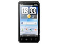 KDDIは26日、2年契約時に月額基本使用料が980円となり、午前1時から午後9時はau携帯電話どうしの国内通話が無料になる料金プラン「プランZシンプル」を28日から提供開始すると発表した。写真は同社が同日発表した秋冬ラインアップの「HTC EVO 3D ISW12HT」