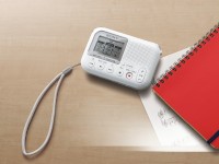 ソニーが10月21日に発売するメモリーカードレコーダー「ICD-LX30」。「録音」「再生」「検索」の操作が簡単にでき、テープレコーダーのような感覚で使えるという(写真提供:ソニー) ソニーが10月21日に発売するメモリーカードレコーダー「ICD-LX30」。「録音」「再生」「検索」の操作が簡単にでき、テープレコーダーのような感覚で使えるという(写真提供:ソニー)