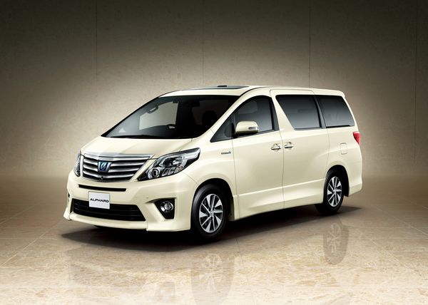 アルファード　ハイブリッド SR“Cパッケージ”(7人乗り・4WD) (ゴールドパールクリスタルシャイン) 〈オプション装着車〉（画像提供：トヨタ自動車）