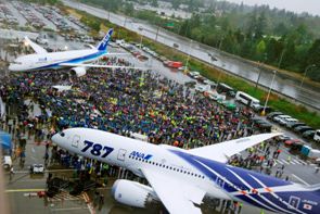 787初号機のデリバリー式典の様子　（写真提供：全日本空輸）