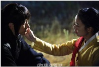 韓国の水木ドラマで視聴率1位を独走しているKBSの『姫の男』(脚本チョ・ジョンジュ、キム・ウク、演出キム・ジョンミン、パク・ヒョンソク)の最終回が近づく中、主人公のスンユ(パク・シフ)とセリョン(ムン・ジェウォン)の切ない愛の結末に関心が集まっている。 韓国の水木ドラマで視聴率1位を独走しているKBSの『姫の男』(脚本チョ・ジョンジュ、キム・ウク、演出キム・ジョンミン、パク・ヒョンソク)の最終回が近づく中、主人公のスンユ(パク・シフ)とセリョン(ムン・ジェウォン)の切ない愛の結末に関心が集まっている。