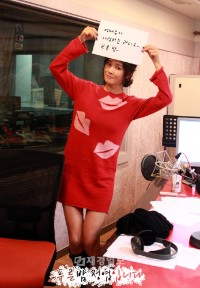 今月幕を閉じた韓国の人気ドラマ『女の香り』でヨンジェ役を熱演したキム・ソナが、「『女の香り』に対する想いが格別のようですね?」との質問に対して涙を浮かべた。 今月幕を閉じた韓国の人気ドラマ『女の香り』でヨンジェ役を熱演したキム・ソナが、「『女の香り』に対する想いが格別のようですね?」との質問に対して涙を浮かべた。