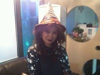 韓国の人気俳優チャン・グンソクは28日、自身のツイッターで「あ…母さんはハロウィンパーティを準備するそうだ…やはり今回も母さんに遅れをとってしまった」とつぶやき、一枚の写真を掲載した。写真＝チャン・グンソクのツイッターより