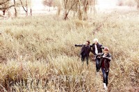 韓国の人気男性グループ「MBLAQ」（エムブラック）のチョンドゥンは最近、ソウルの漢江（ハンガン）公園の二村地区で撮影した「ハイカット」の雑誌撮影で、秋の少年の姿を披露した。写真＝ハイカット